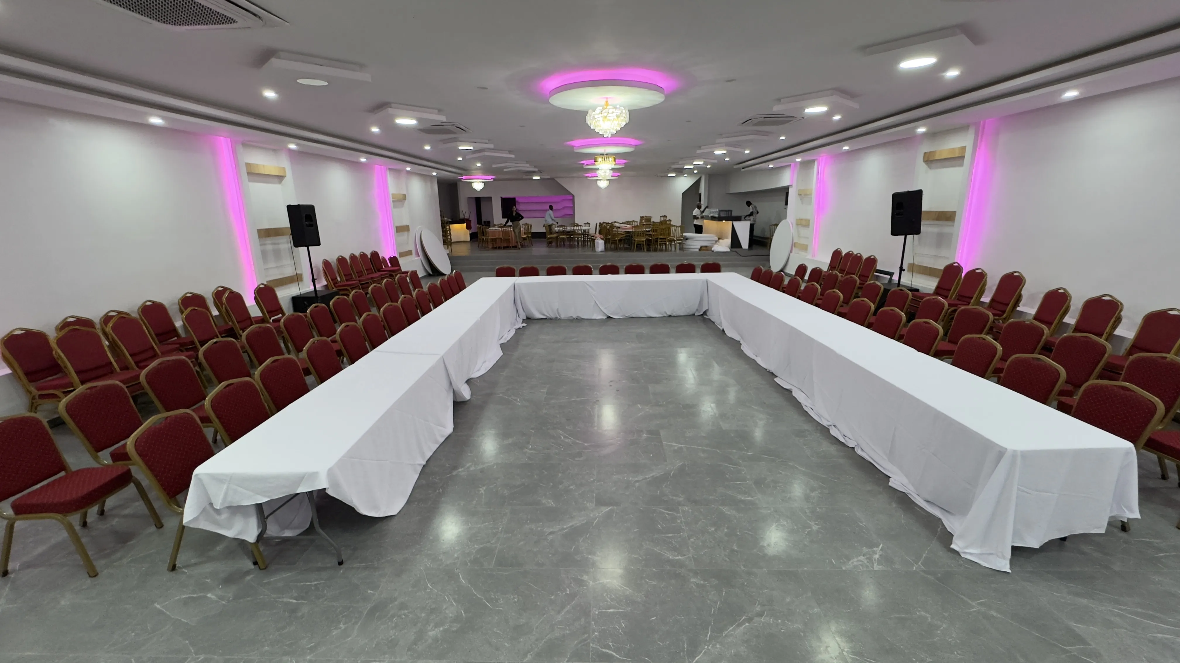 Configuration U : salle Akwaba Marcory, 130 personnes